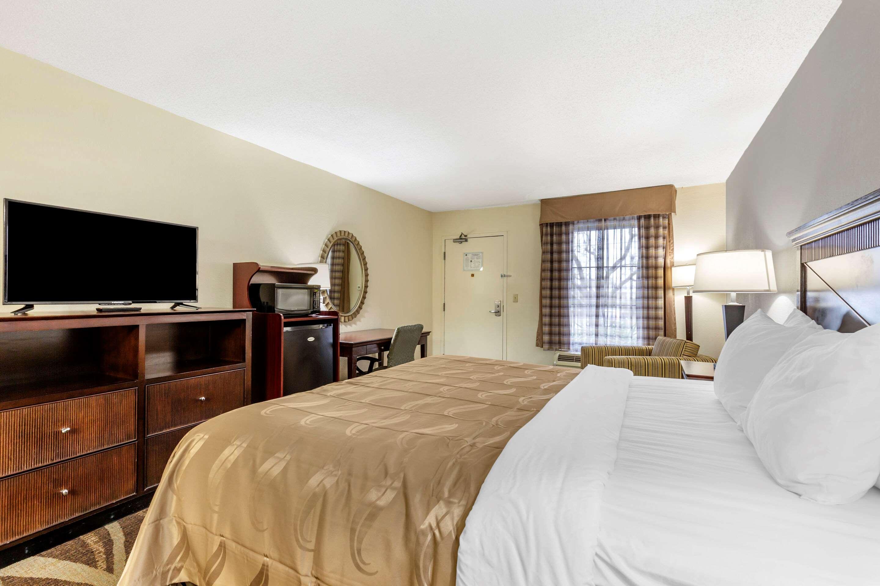 Quality Inn Windsor Mill Ngoại thất bức ảnh