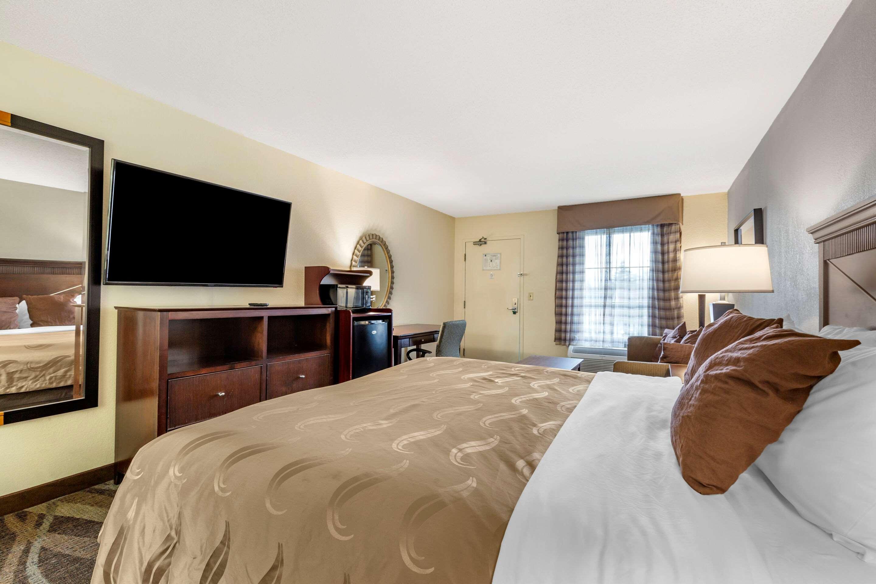 Quality Inn Windsor Mill Ngoại thất bức ảnh