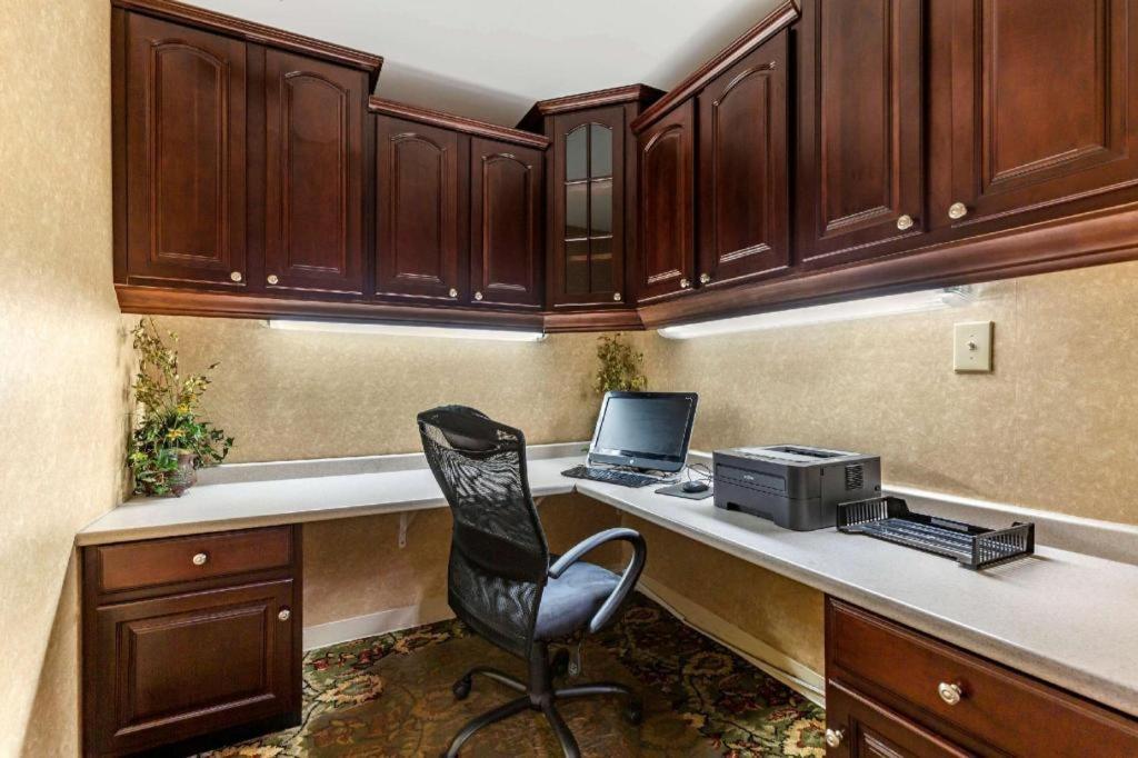 Quality Inn Windsor Mill Ngoại thất bức ảnh