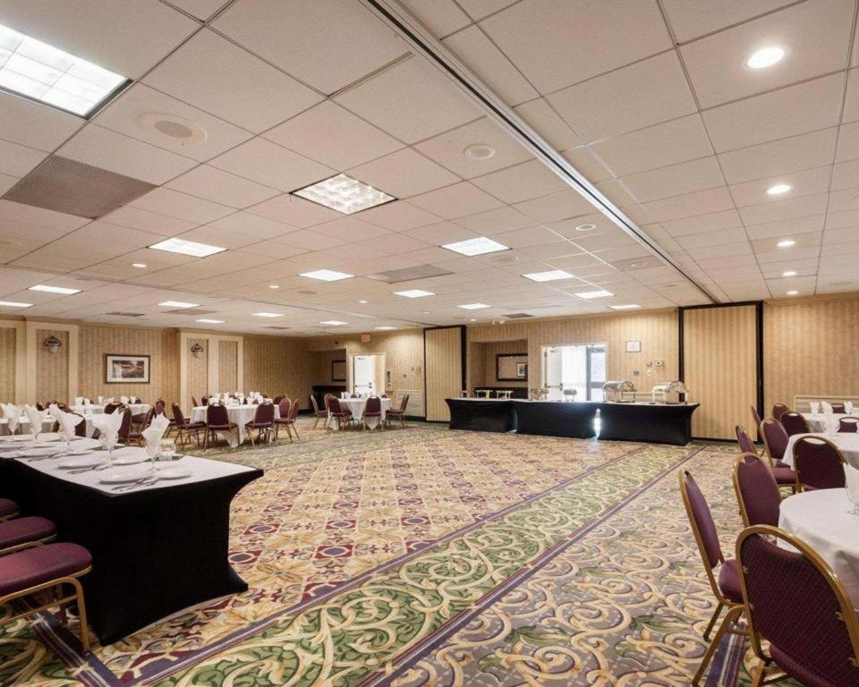 Quality Inn Windsor Mill Ngoại thất bức ảnh