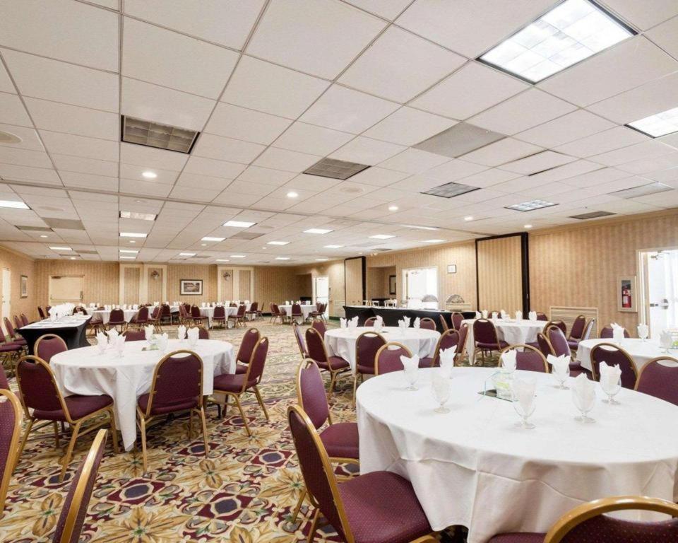 Quality Inn Windsor Mill Ngoại thất bức ảnh