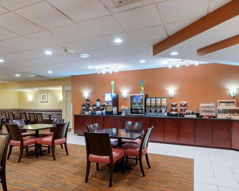 Quality Inn Windsor Mill Ngoại thất bức ảnh