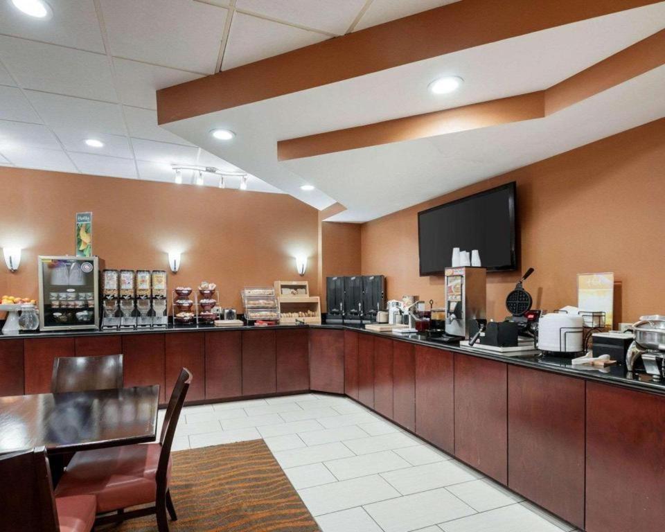 Quality Inn Windsor Mill Ngoại thất bức ảnh