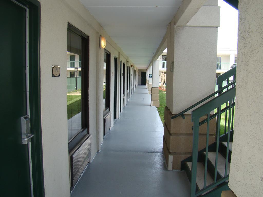 Quality Inn Windsor Mill Ngoại thất bức ảnh